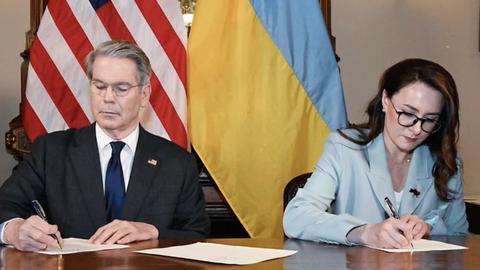 Mỹ và Ukraine đánh giá cao thỏa thuận khoáng sản