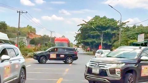 Điều tra 4 ô tô gây ùn tắc giao thông trên QL20, Lâm Đồng