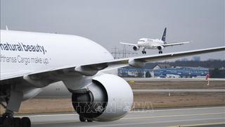 Nhiều hãng hàng không hủy chuyến đến Tel Aviv sau vụ bắn tên lửa vào sân bay