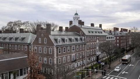 Bộ Giáo dục Mỹ tạm dừng tài trợ 8 tỷ USD cho Đại học Harvard