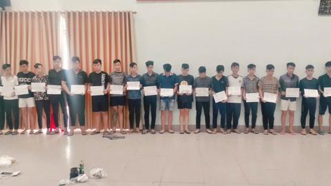 Khởi tố 22 thanh thiếu niên giải quyết mâu thuẫn bằng hung khí
