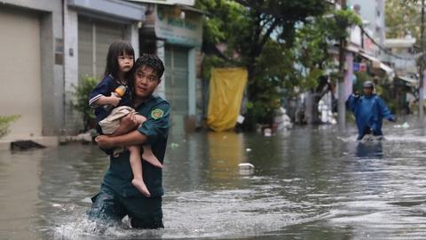 Mưa lớn, dông lốc gây thiệt hại tại một số địa phương