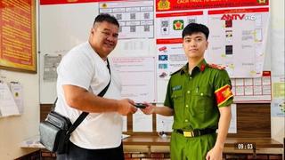 Du khách New Zealand cảm ơn Công an Bãi Cháy đã giúp tìm lại ví đánh rơi