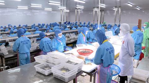 Doanh nghiệp dùng chéo sản phẩm - kích cầu nội địa