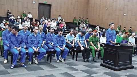Xét xử vụ khai thác trái phép đất hiếm: Xác định trách nhiệm từng bị cáo