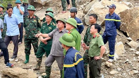 Sạt lở đá tại Lai Châu, 5 người  tử vong, 4 người bị thương: Lực lượng công an nỗ lực tìm kiếm nạn nhân