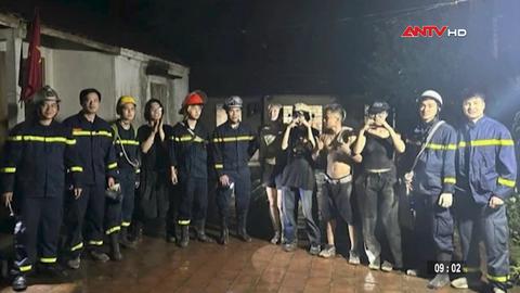 Giải cứu 5 người mắc kẹt trên núi Hàm Lợn, Hà Nội