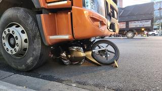 Tạm giữ tài xế để xe tải tự trôi cán tử vong người đang dừng đèn đỏ
