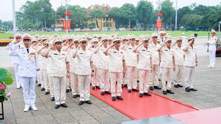 Đoàn đại biểu Đảng ủy Công an Trung ương, Bộ Công an vào Lăng viếng Chủ tịch Hồ Chí Minh