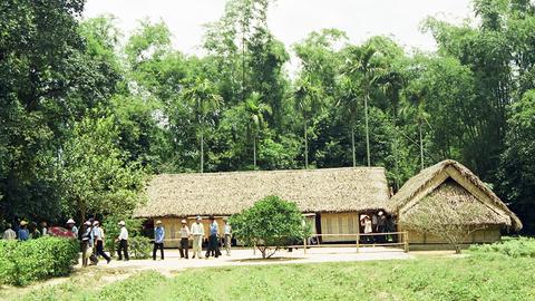 Tháng 5 về thăm quê Bác