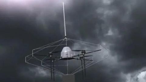 Nhật Bản phát triển công nghệ UAV "bẫy sét" trên không