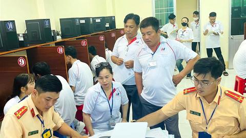 Công an tỉnh Cà Mau tổ chức thành công kỳ thi sát hạch, cấp giấy phép lái xe