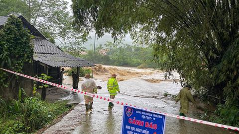 Sạt lở lớn gây ách tắc tỉnh lộ 161, Lào Cai