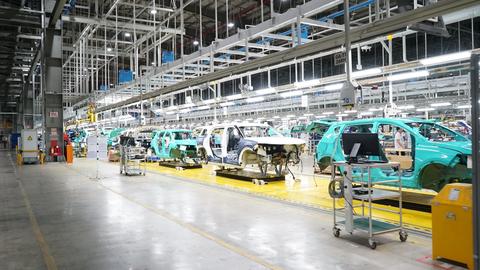 Chuyển đổi xanh trong sản xuất, lắp ráp và nhập khẩu ô tô tại Việt nam