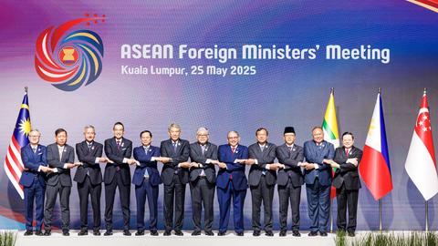 Ngoại trưởng các nước ASEAN gặp mặt trước thềm Hội nghị  cấp cao ASEAN