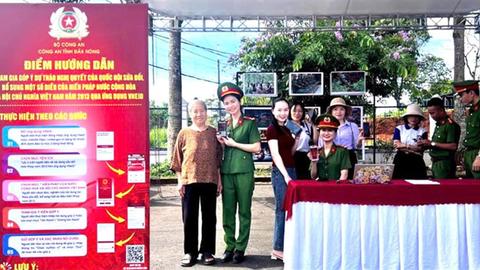 Đẩy mạnh tuyên truyền người dân góp ý kiến sửa đổi Hiến pháp trên VNeID