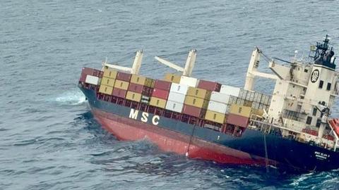 Tàu container chứa chất cực độc chìm ngoài khơi Ẩn Độ