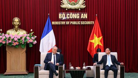 Thúc đẩy hơn nữa hợp tác với các cơ quan thực thi pháp luật Cộng hòa Pháp