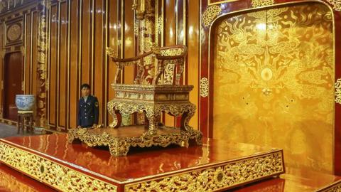 Công tác gìn giữ di sản qua việc ngai vàng triều Nguyễn bị xâm hại Công tác gìn giữ di sản qua việc ngai vàng triều Nguyễn bị xâm hại