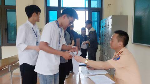 Công an tỉnh Bắc Giang tổ chức sát hạch, cấp giấy phép lái xe đầu tiên
