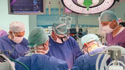 Israel thực hiện thành công ca cấy ghép tim nhân tạo hoàn toàn