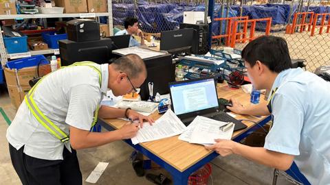 Thu giữ gần 226.000 sản phẩm nhập lậu tại Công ty Thương mại Á Châu