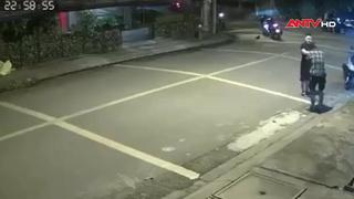 Xác minh người đàn ông đánh tới tấp 2 nam thanh niên ở quận 12