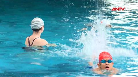 Trang bị kỹ năng bơi lội - Phòng chống thương tích cho trẻ dịp hè 