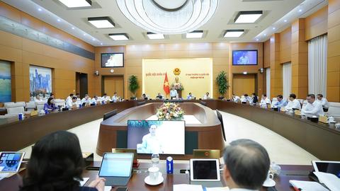 Chuyển nhiều nhiệm vụ, quyền hạn của UBND cho Chủ tịch UBND 
