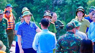 Khẩn trương tìm kiếm các nạn nhân đuối nước tại sông Xanh