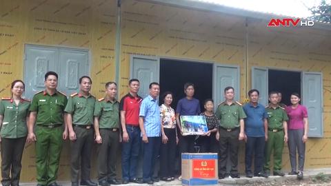 Công an tỉnh Bắc Kạn bàn giao nhà cho các hộ dân khó khăn