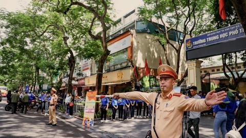 Hỗ trợ người nhà và thí sinh thi vào lớp 10 đi lại an toàn, thông suốt