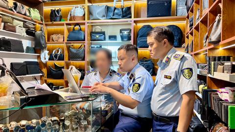 Siết chặt quản lý hàng giả, hàng nhái và quảng cáo vi phạm trên nền tảng số Siết chặt quản lý hàng giả, hàng nhái và quảng cáo vi phạm trên nền tảng số