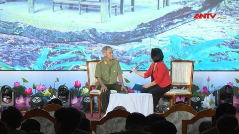 Theo dấu chân những người anh hùng