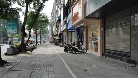 Nhiều cửa hàng tại trung tâm Hà Nội đóng cửa, tạm dừng kinh doanh