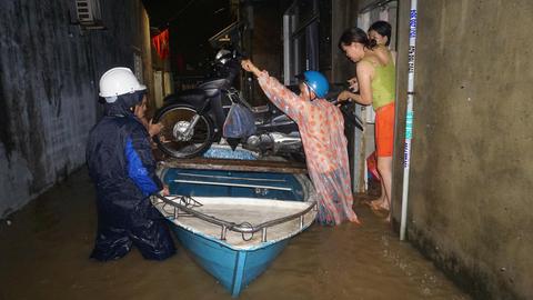 Mưa lớn do bão số 1, nhiều khu vực ở Đà Nẵng ngập sâu