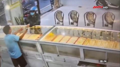  Bắt đối tượng cướp giật tiệm vàng tại thị trấn Năm Căn