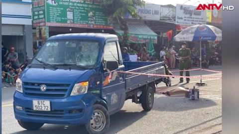 Bình Dương: Xe máy húc đầu xe tải, 2 người thương vong