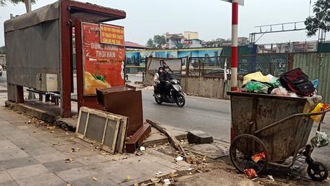 TP. HCM: Nhiều nhà chờ xe buýt xuống cấp