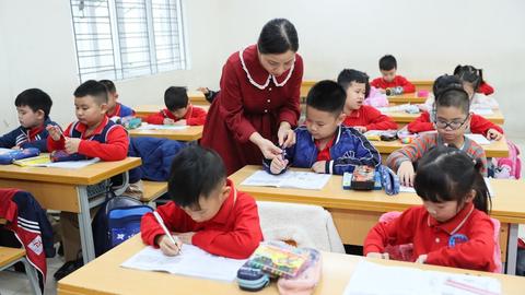  Miễn học phí tạo điều kiện giáo dục phát triển 