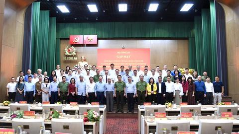 Bộ trưởng Lương Tam Quang gặp mặt lãnh đạo các cơ quan báo chí
