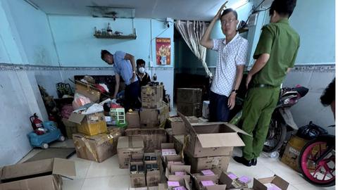 Triệt phá đường dây sản xuất, buôn bán nước hoa giả số lượng đặc biệt lớn