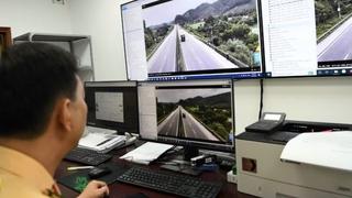Sử dụng điện thoại khi lái xe, chạy quá tốc độ sẽ bị xử lý nghiêm trên cao tốc