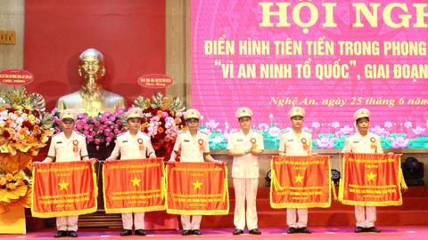 Công an Nghệ An tôn vinh 80 tập thể, cá nhân điển hình tiên tiến