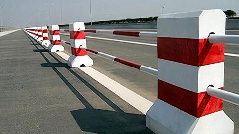 Dải phân cách cứng - cần điều chỉnh linh hoạt trước mọi tình huống