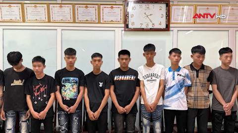 Triệu tập nhóm thanh thiếu niên múa kiếm trên phố, quay TikTok