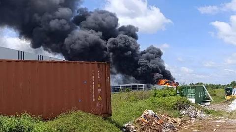 Cháy lớn trong khu công nghiệp Tân Phú Trung