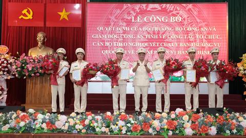 Công an các địa phương đồng loạt công bố quyết định về tổ chức, cán bộ sau sáp nhập