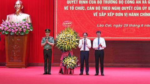 Công bố các quyết định về tổ chức, cán bộ tại Công an tỉnh Lào Cai, Khánh Hòa