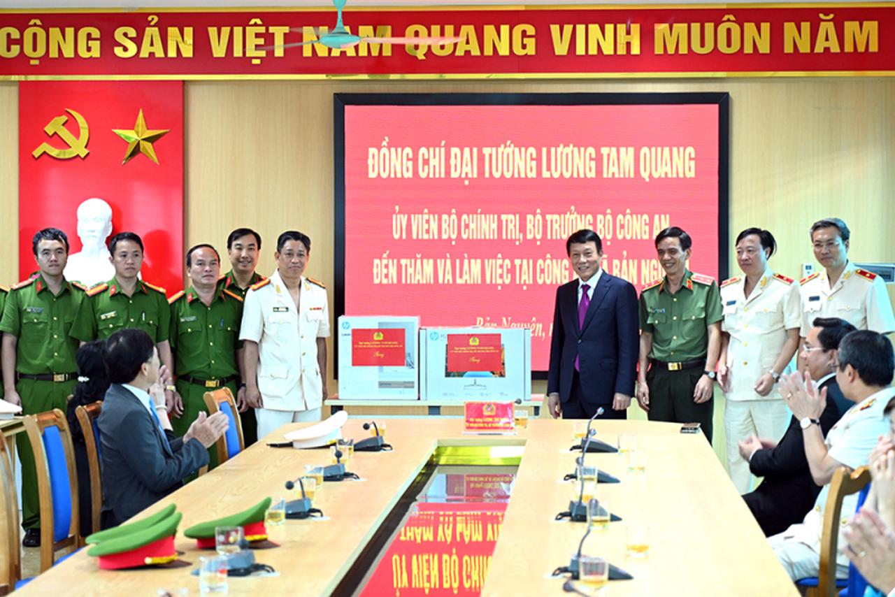 Bộ trưởng Lương Tam Quang thăm và làm việc tại xã Bản Nguyên, tỉnh Phú Thọ
